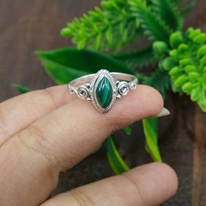 Anillo de Malaquita en Plata de Ley 925, Anillo de Compromiso con Piedra Verde para Ella, Joyería de Malaquita, Regalo de Navidad para Ella - Product Image 2