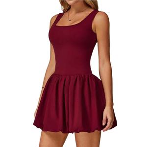 Uniforme de tenis de alta calidad para mujer, con falda pantalón y top, de tela elástica y ágil, ideal para entrenamiento, partidos y acción en la cancha. - Product Image 1