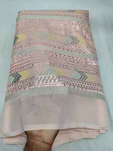 Tela Fox Georgette Squinc de primera calidad con intrincado trabajo Squinc en toda la superficie y detalles de hilo brillante. - Product Image 5