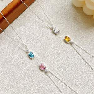 เพชร CVD สีเหลืองแฟนซีทรงเรเดียนท์คัท 1 กะรัต พร้อมทองคำ 18 กะรัต สีโรสโกลด์ สีเหลือง และสีขาว สำหรับเครื่องประดับผู้หญิง เครื่องประดับคลาสสิก - Product Image 1