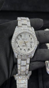 Montre Moissanite VVS à griffes multiples la plus vendue, entièrement sertie, en acier inoxydable, mouvement mécanique, cadran en verre, analogique, Charm India - Product Image 5