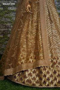Ropa de boda, nueva llegada, lehenga-choli y dupatta de seda gruesa con lentejuelas y bordados dorados, proveedor de la India. - Product Image 2