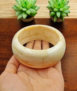 กำไลข้อมือทรงกลมทำมือจากกระดูกควายธรรมชาติ  เป็นมิตรกับสิ่งแวดล้อม  ดีไซน์ทันสมัย  ลายเทวดา  ของขวัญแต่งงาน  เครื่องประดับจาก F S International - Product Image 6