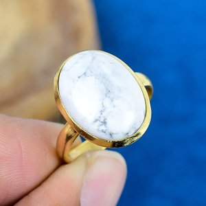 แหวนพลอยโฮไลท์สีขาวธรรมชาติทรงวงรี ชุบทอง 18k บนตัวเรือนเงินแท้ 925 - Product Image 1