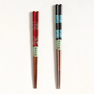 Elegantes Palillos Japoneses de Madera con Detalle Raden, Diseño Oriental, Reutilizables, Superficie Lisa, Ecológicos, para Hoteles, Personalizables - Product Image 1