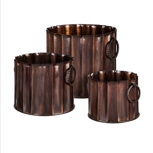 Maceta de metal de alta gama con acabado premium para uso en interiores, exteriores, jardín, balcón, patio y decoración de lujo. - Product Image 3