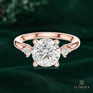 Anillo de Compromiso con Tres Diamantes Cultivados en Laboratorio, Piedras Laterales de Oro, Diseño Flotante Clásico, Certificado IGI, Joyería Fina para Mujer - Product Image 2