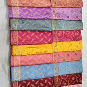 Traje de seda pura Banarasi de 3 piezas con estampado jaal - Product Image 1