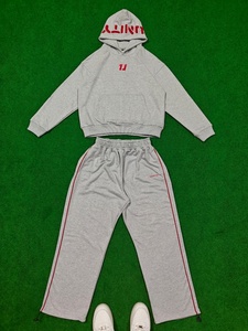 Ensemble de survêtement hiver pour homme en molleton bouclette avec logo brodé effet vieilli, comprenant un sweat à capuche et un pantalon de survêtement ample doublé - Product Image 3