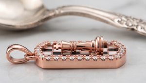 Collar con Colgante de Rey de Ajedrez en Oro Rosa con Diamantes Cultivados en Laboratorio, Joyería para Regalo o Fiesta, Colgante Esmaltado - Product Image 2