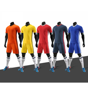 Ensemble d'entraînement de football pour hommes, de qualité supérieure, européen, à séchage rapide, maillot de foot uni pour le football - Product Image 1