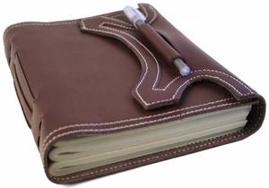 Carnet de voyage vintage en cuir marron fait main avec porte-stylo – Journal écologique de style antique pour cadeaux d'entreprise - Product Image 3