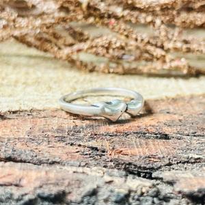 Anillo minimalista de doble corazón en plata de ley 925, anillo delicado para mujer, regalo para ella, amor. - Product Image 4