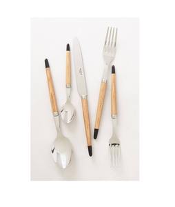 Ensemble de couverts en métal de qualité supérieure, fabriqués à la main, avec manche en bois, exsudant charme et sophistication - Product Image 2