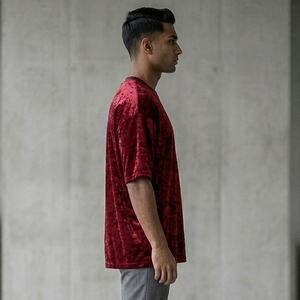 เสื้อยืดกำมะหยี่ผู้ชาย แขนสั้น คอกลม สไตล์สตรีทแฟชั่น เสื้อยืดกำมะหยี่น้ำหนักเบา สบายๆ สำหรับผู้ชาย - Product Image 2