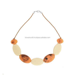 Colliers modernes et à la mode Collier en résine perlée Femme Chaîne florale multicolore Déclaration Pendentif Diamant Dernière fête - Product Image 1