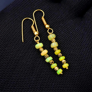 Boucles d'oreilles en opale d'Éthiopie jaune Welo Fire, cabochon, pierres précieuses naturelles arc-en-ciel - Product Image 1