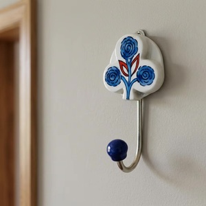 Gancho de pared de cerámica con diseño retro hecho a mano de rosas azules para guardar ropa - Product Image 3
