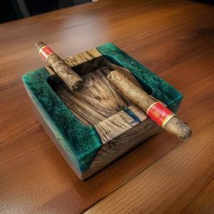 Cenicero Cuadrado de Madera de Lujo Estilo Americano Hecho a Mano por ArtisanVibe, con Resina Blanca, Accesorio de Bolsillo Personalizado para Fumar Cigarros - Product Image 6