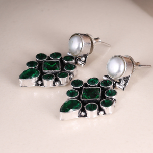 Pendientes de Plata Oxidada con Flores de Latón |   Pendientes Boho con Circonita Verde |   Joyería para Fiestas - Product Image 3