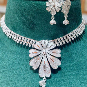 MOLL JEWELLERS Ensemble Collier et Boucles d'Oreilles Floraux Plaqué Or 24K en Alliage, Style Indien Tendance, Zircon, Bijoux pour Femme, Cadeau de Mariage, Fournisseur tiers - Product Image 1