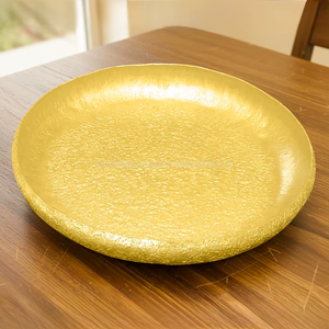 Bol décoratif moderne en métal texturé doré, plateau rond de centre de table, plateau de service, plat à fruits, décoration d'appoint pour table à manger et table basse - Product Image 1