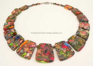 Collar con bordado de cuentas de cristal artístico único, joyería hecha a mano para un aspecto llamativo, audaz y moderno - Product Image 5