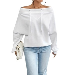 Pull ample à col bateau pour femme, idéal pour la mode décontractée d'hiver, sweat-shirt doux en polaire à épaules dénudées pour femme - Product Image 1