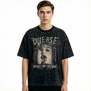 Camiseta Acid Wash de 300 g/m² para hombre, estilo oversize, personalizada de Pakistán, con estampado vintage y pedrería, a bajo precio, camiseta gráfica con efecto acid wash. - Product Image 2