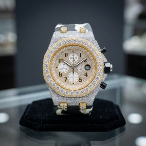 Montres personnalisées en quartz, montre chronographe mécanique avec cadran bicolore, bracelet et lunette serties de diamants, montre-bracelet à quartz - Product Image 1