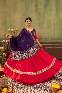 Ensemble Lehenga et Blouse en Rayonne Brodée avec Miroirs, Dupatta en Soie Vichitra Ornée de Perles, Longueur Ras du Sol, Coupe Classique, Idéal pour les Fêtes, Séchage Rapide - Product Image 1
