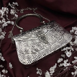 Bolso de Mano y Bandolera Rectangular de Metal Latón Plateado, Estilo Vintage, Hecho a Mano, con Impresión Personalizada para Mujeres y Niñas - Product Image 4