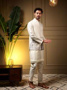 Setelan Kurta dan Celana Pria Bordir Daman Koti, Rompi dengan Payet Sutra Tebal, Kurta Sutra Slub, dan Celana Furing, Pakaian Pesta - Product Image 3