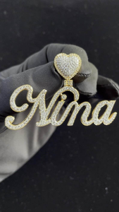 Pendentif personnalisé en moissanite, forme cœur, lettres script serties de pierres, collier statement de luxe hip-hop pour hommes et femmes - Product Image 4