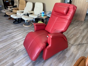 Sillón Reclinable de Gravedad Cero H-u-m-a-n Touch PC-085, el Más Solicitado, en Cuero Rojo - Tijeras para el Cabello - Product Image 2