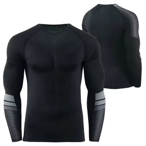 เสื้อรัดรูปผู้ชายประสิทธิภาพสูง OEM ผลิตตามสั่ง ผ้าโพลีเอสเตอร์ระบายอากาศ แห้งเร็ว สำหรับเล่นเซิร์ฟและว่ายน้ำ - Product Image 1