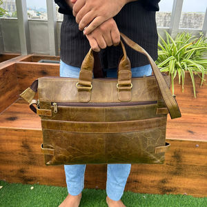 Sacs à bandoulière en cuir de buffle véritable personnalisés pour sac à main à bandoulière en cuir de vachette unisexe avec compartiment pour ordinateur portable - Product Image 3