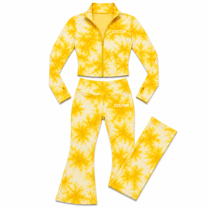 Conjunto de yoga OEM personalizado para mujer, amarillo tie-dye, chaqueta con cremallera completa y cuello alto, pantalones acampanados de cintura alta, conjunto de dos piezas para gimnasio y actividades deportivas de invierno. - Product Image 3