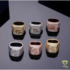 Bague Carrée Premium en Argent Sterling 925 avec Diamant Moissanite, Bordure en Pierres Baguette et Design Face Givrée - Product Image 5