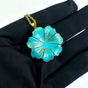 Colgante de flor de turquesa de cobre AAA tallado a mano, collar de flor de cristal para mujer, colgante de piedra preciosa para fabricación de joyas al por mayor - Product Image 2
