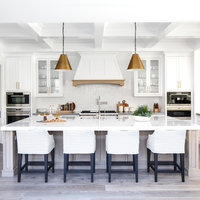 Meubles de cuisine modernes CBMmart avec îlot central, comptoir en quartz et design de rangement