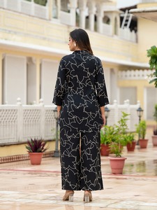Ensemble coordonné léger noir imprimé de fournisseur indien pour le bureau ou les occasions décontractées et les vacances, disponible au prix d'exportation - Product Image 3