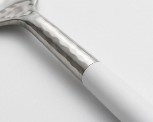 Juego de cubiertos minimalista de acero inoxidable con mangos de plástico blanco, apto para lavavajillas, para bodas y vajilla de mesa. - Product Image 2