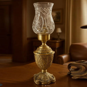 แจกันดอกไม้ตกแต่งทรงกลมโลหะคุณภาพดีที่สุดสำหรับขายส่ง ลายนูนแบบโบราณ สีทองโบราณ สำหรับวางบนโต๊ะ - Product Image 1