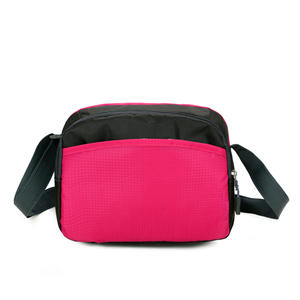 กระเป๋าสะพายข้างสีม่วงและสีดำ กระเป๋าเดินทางกันน้ำ - Product Image 5