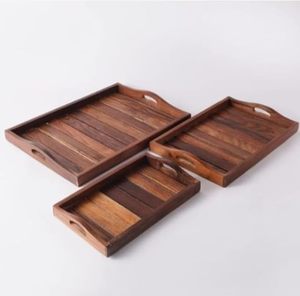 Plateau de service moderne en bois d'acacia fait main avec poignée, design à lattes polies, idéal pour baptêmes, thé, café et services de restauration petit-déjeuner - Product Image 1