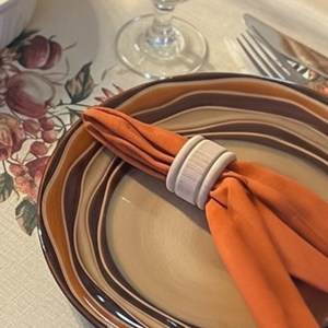 Anneaux de serviette en bois naturel faits à la main, design nordique moderne, luxe durable, décoration de table de mariage, serviette de qualité supérieure - Product Image 2