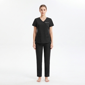 Conjunto de Uniforme Médico para Mujer Hawk Eye, Cuello en V, Color Negro, con Bolsillos, Dos Piezas - Product Image 6