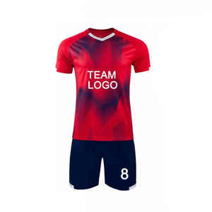Ensemble d'uniformes de football personnalisés, maillot rouge sublimé avec motif dégradé et short bleu marine, vêtements de sport respirants pour hommes - Product Image 2