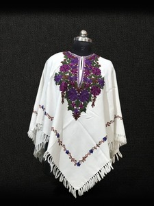 Poncho-châle en laine brodé Aari du Cachemire pour femme, motif floral, fait main, enveloppement d'hiver de luxe, cape en laine brodée du Cachemire - Product Image 4